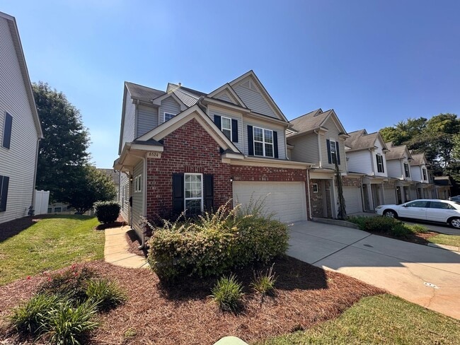 Building Photo - **MOVE IN SPECIAL!**Beautiful 3BR/2.5BA Home in Charlotte!