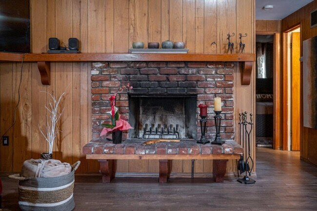 Building Photo - Beautiful Mountain Home