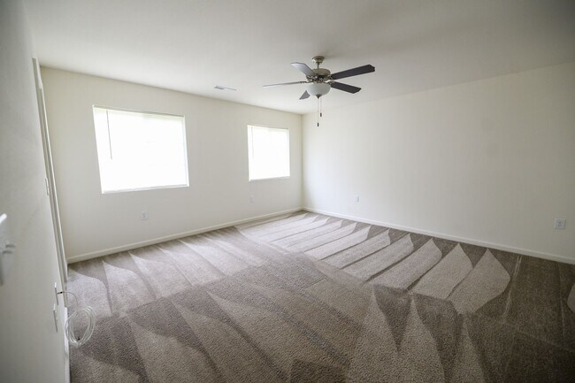 Building Photo - Like new construction 2 story home 4 bedro...