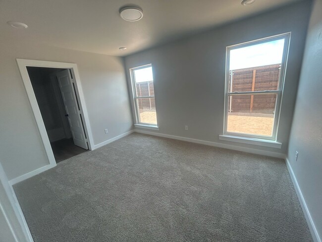 Building Photo - 409 Thicket Dr