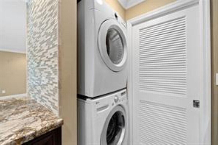 Building Photo - 4213 Bougainvilla Dr