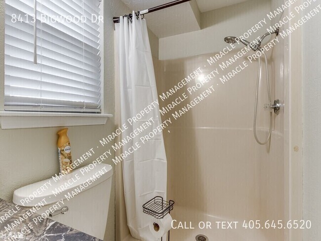 Building Photo - 8413 Bigwood Dr