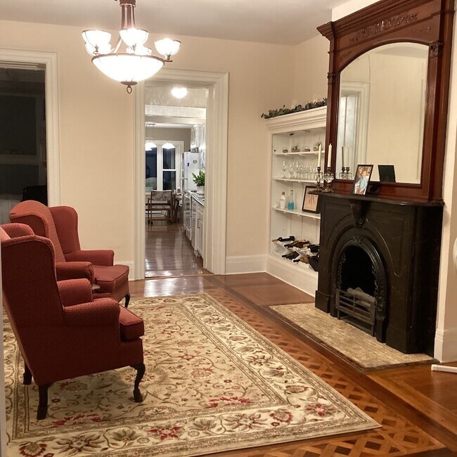 Sitting Room - 391 S Main St
