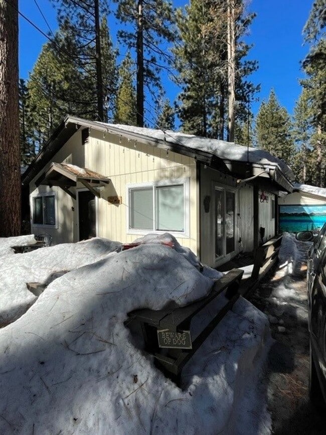 Building Photo - 3Bd home in a quiet neighborhood only minu...