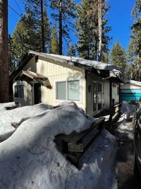 Building Photo - 3Bd home in a quiet neighborhood only minu...