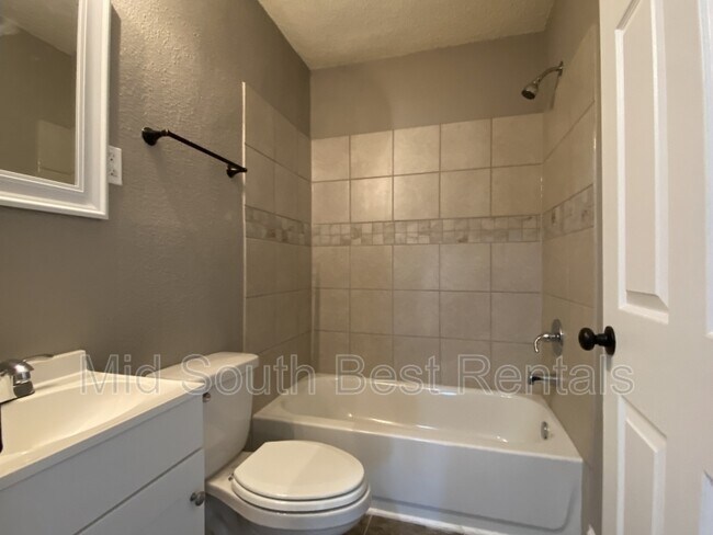 Building Photo - 1326 Chadwick Cir