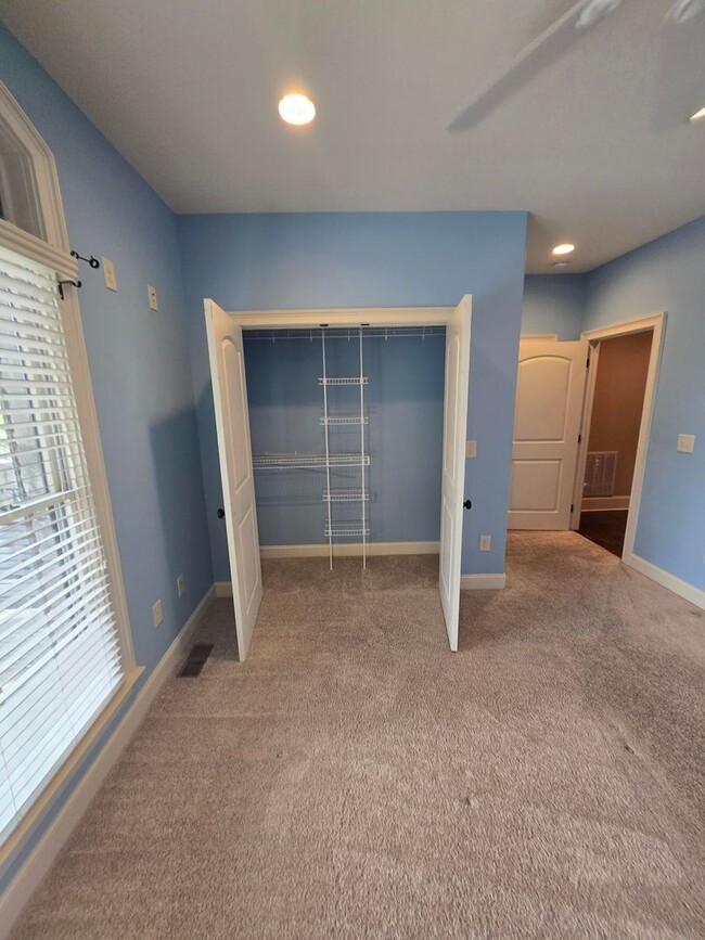 Building Photo - Luxury 4-Bedroom Home with Outdoor Oasis i...