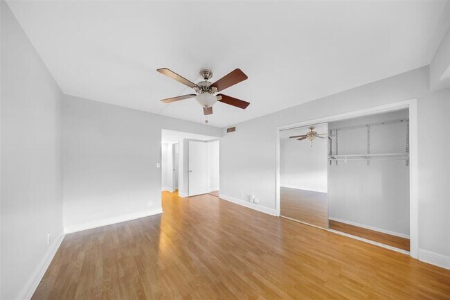 Building Photo - 3520 Oaks Way