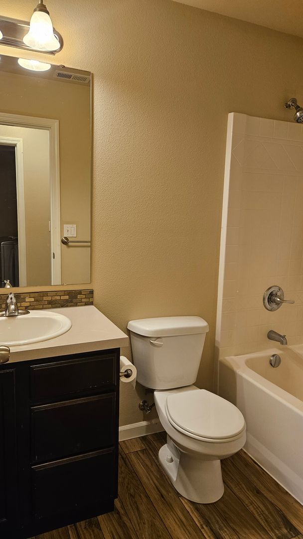 Building Photo - Hawks Praire Lacey 3 Bdrm Home!