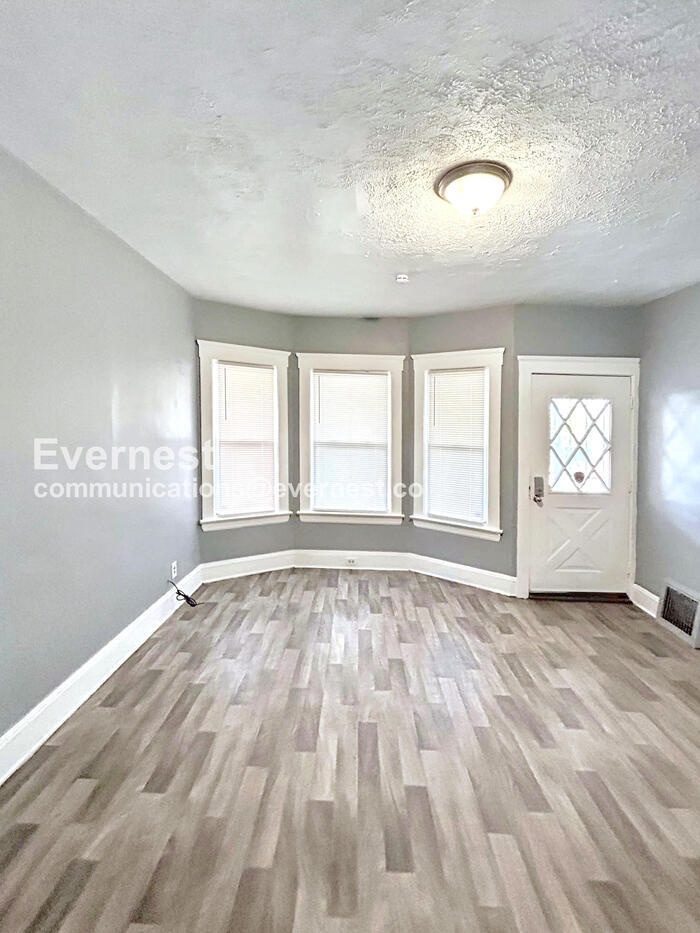 Building Photo - 3443 Regent Rd