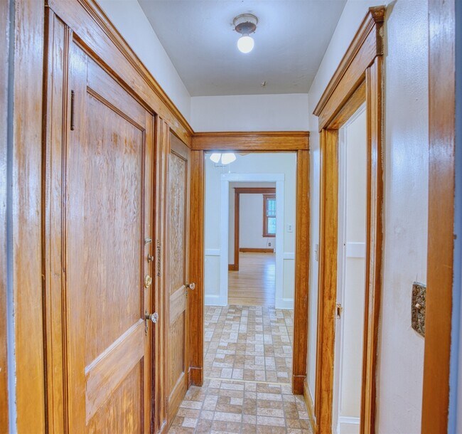 Building Photo - 29 Channing St