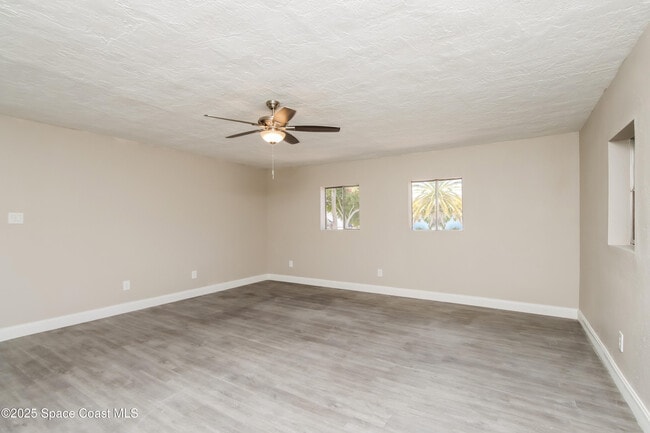 Building Photo - 1710 Jordan Dr