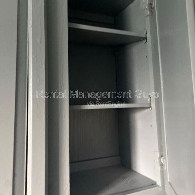 Building Photo - 2110 Fremont Ave N