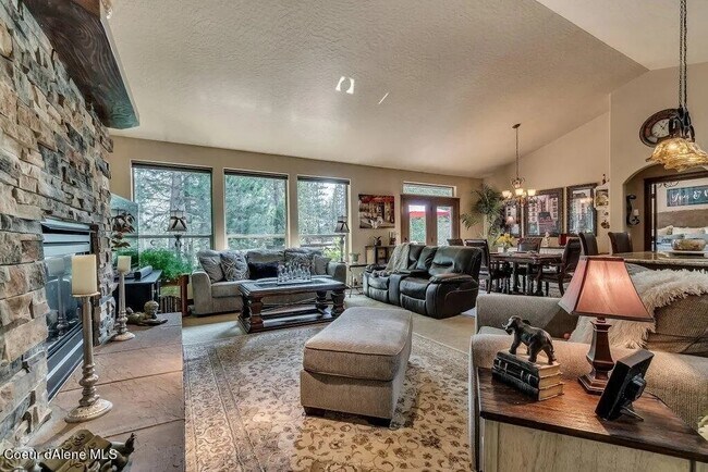 Building Photo - Pebble Creek