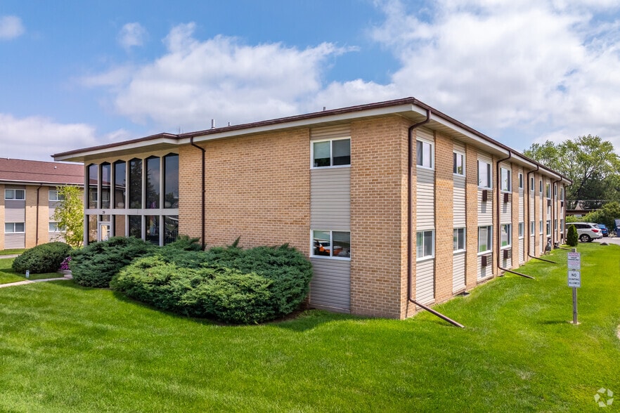 Building Photo - Lake Pointe Apartment Homes