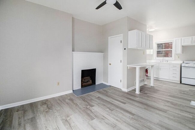 Building Photo - $799 Chic & Renovated 1BR with Style- Ask ...