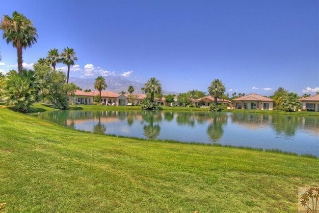 Building Photo - 468 Sunningdale Dr