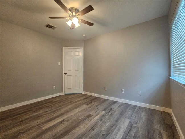 Building Photo - 2724 Fairview Dr
