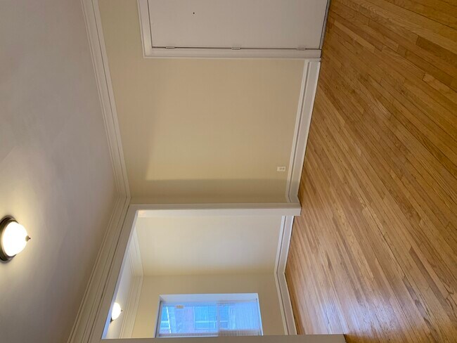 Building Photo - 5164 S King Dr