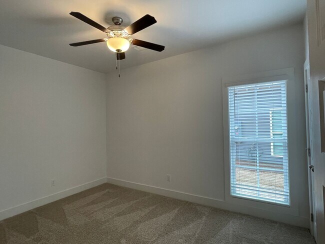 Building Photo - 2BR TWIN HOME IN OPELIKA