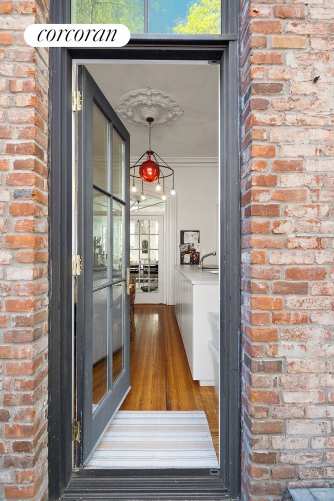 Building Photo - 69 St James Pl