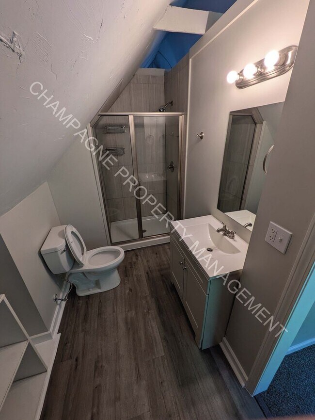 Building Photo - 3 Bedroom Home, conveniently located near UMKC!