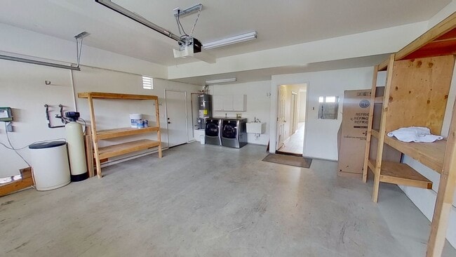 Building Photo - Spacious 4 Bed / 3 Bath Winchester Commons Home!