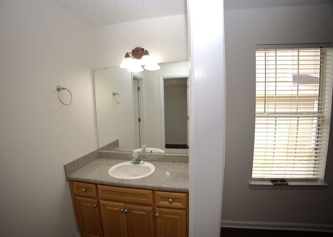 Building Photo - 1544 Woodard Street