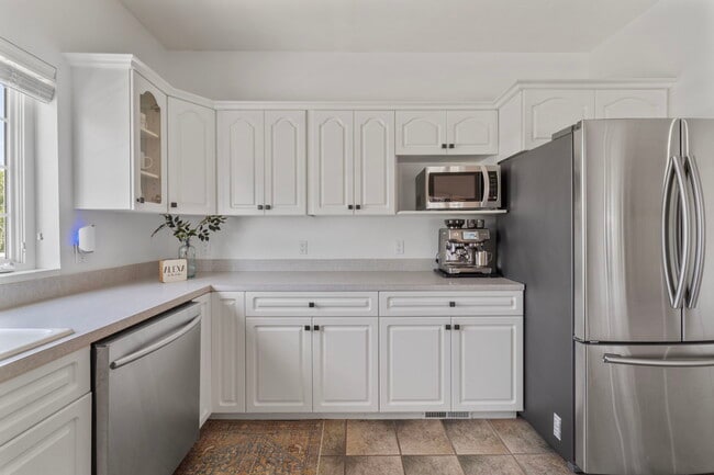 Building Photo - 4949 Rau Ln