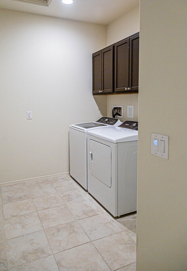 Building Photo - 12640 N Wildrose Dr