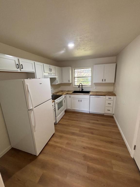 Building Photo - 909 E 1st St