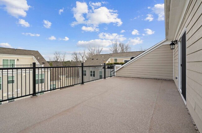 Building Photo - Luxury Townhome with Elevator and Rooftop Terrace