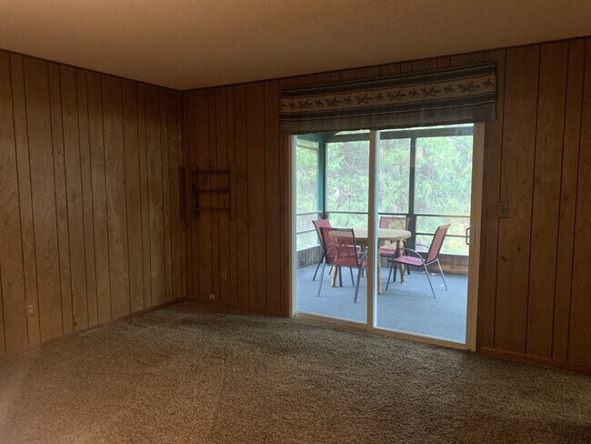 Building Photo - 3177 Brauer Rd