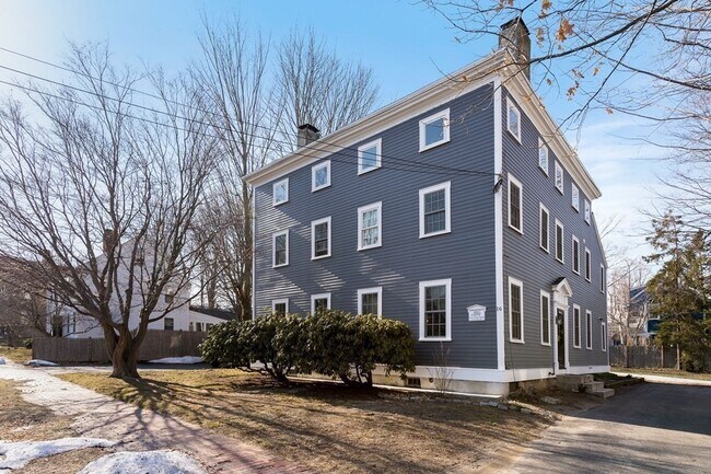 Building Photo - 16 Tyng St