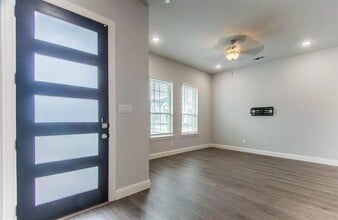 Building Photo - 12927 Couture Dr