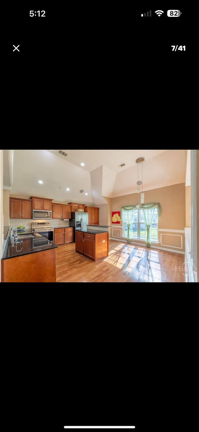 Building Photo - 9 Sweetwater Ct