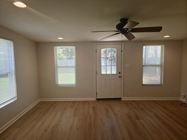 Building Photo - 371 Forest Loop