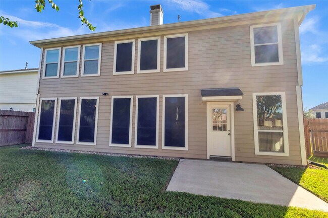 Building Photo - 2803 Lakecrest Way Dr