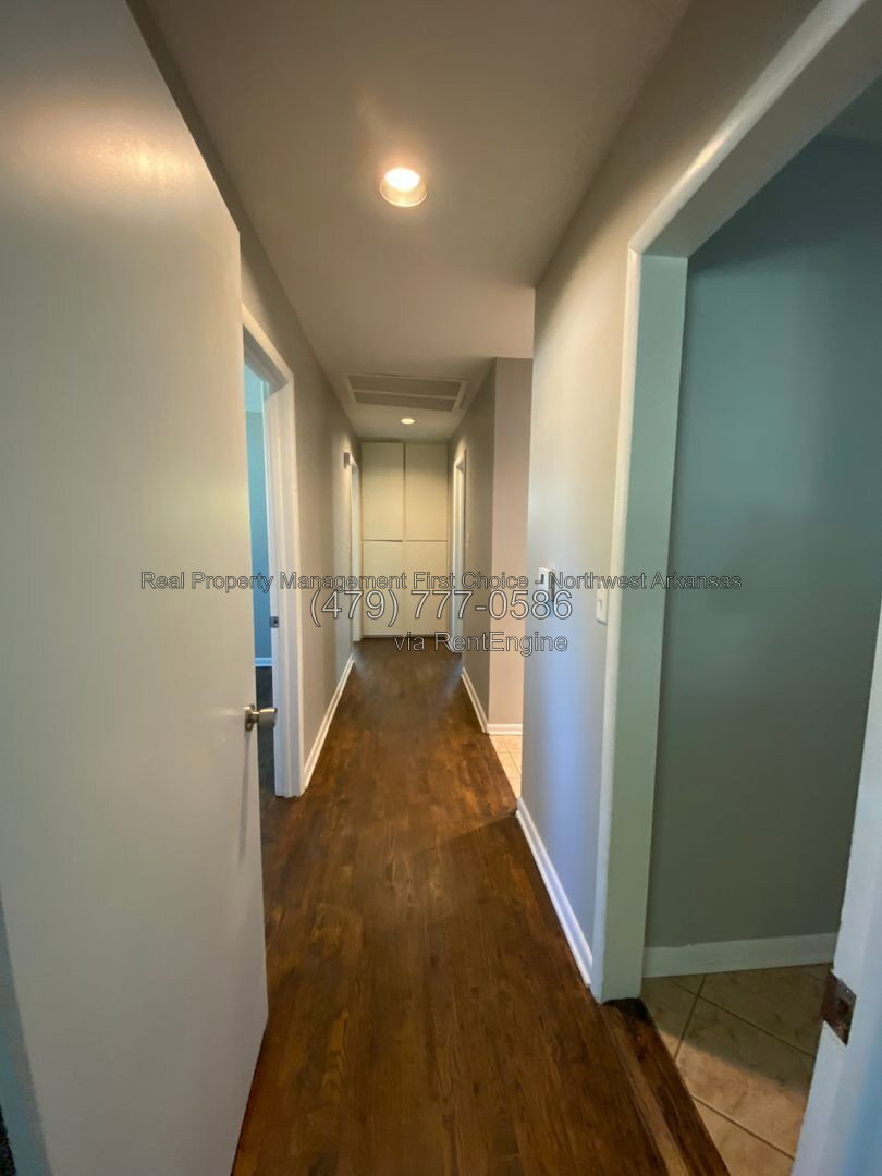 Building Photo - 2831 Strawberry Dr