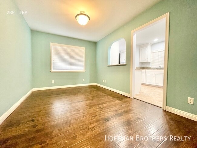 Building Photo - 806 N Las Palmas Ave