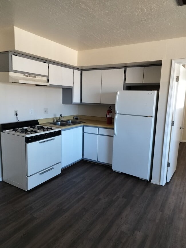 Interior Photo - Nob Hill Square