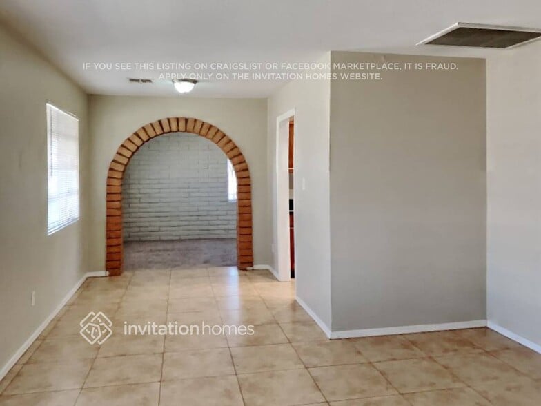 Building Photo - 402 N 47th Pl