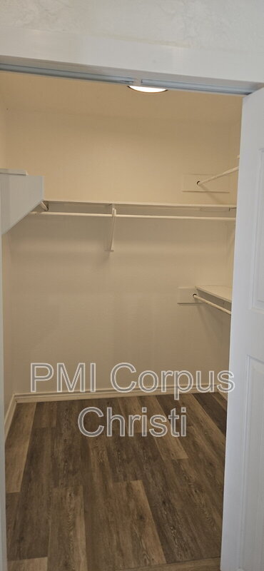 Building Photo - 7625 Stony Brook Dr