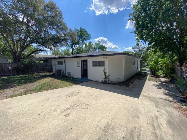 Building Photo - 3BED/2BATH HOUSE FOR RENT AVAILABLE NOW! *...