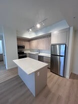 Building Photo - 302 Princeton Dr