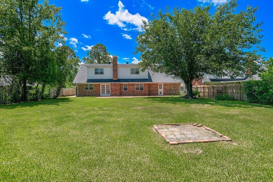 Building Photo - 1554 Westbury Dr