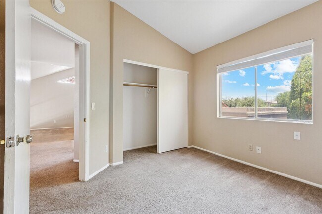 Building Photo - 1743 E Tara Dr