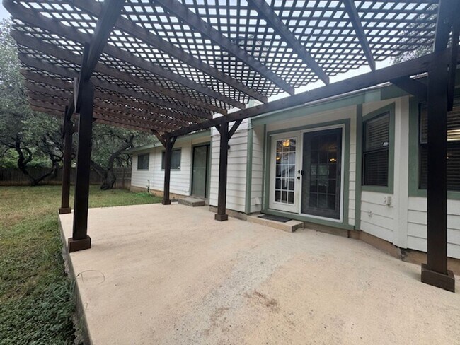 Building Photo - What a Gem! Spacious, Renovated 1-Story Ho...