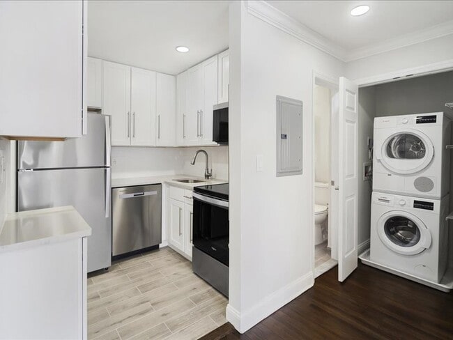 Primary Photo - 40 Roseland Avenue