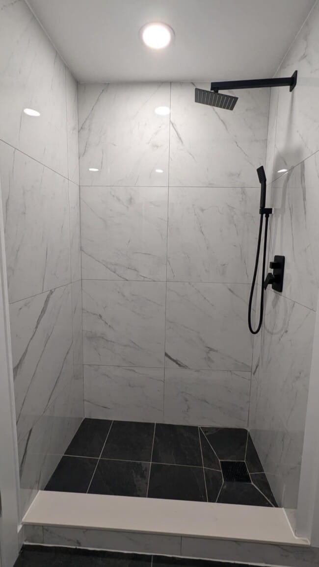 Building Photo - 3701 S Hooker St